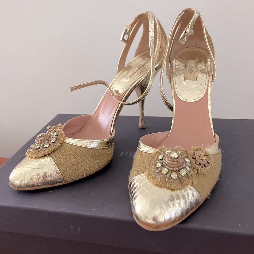 Prada Gold Pumps Size 37.5 Us 7